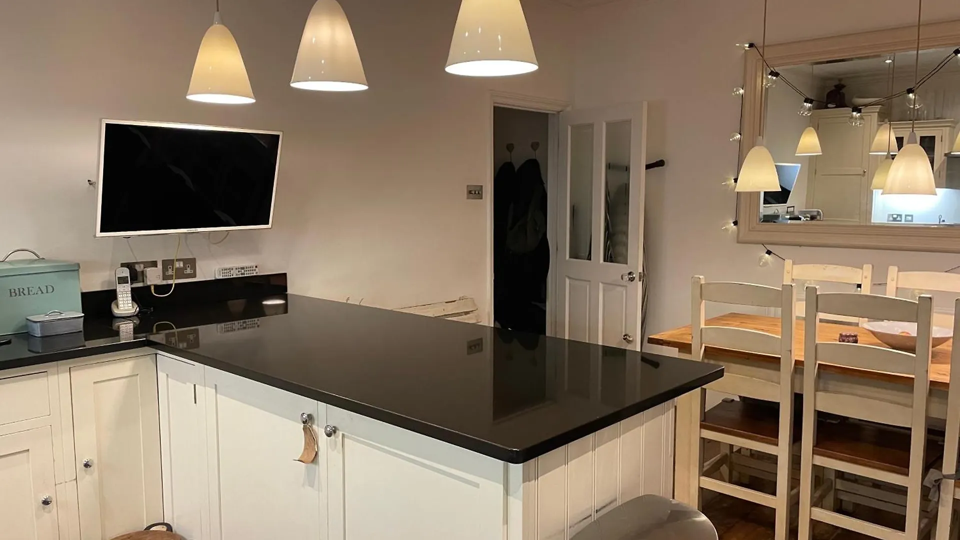בית נופש ברייטון 3 Bed Home Sleeps 6 Free Parking